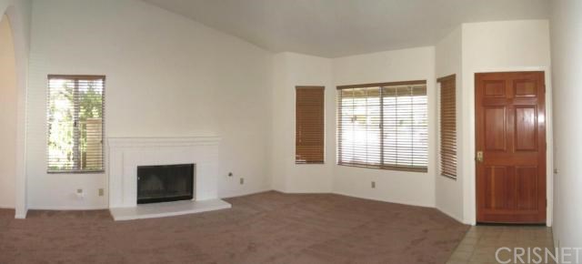 22520 Ash Ct, Santa Clarita, CA 91390 photo 2