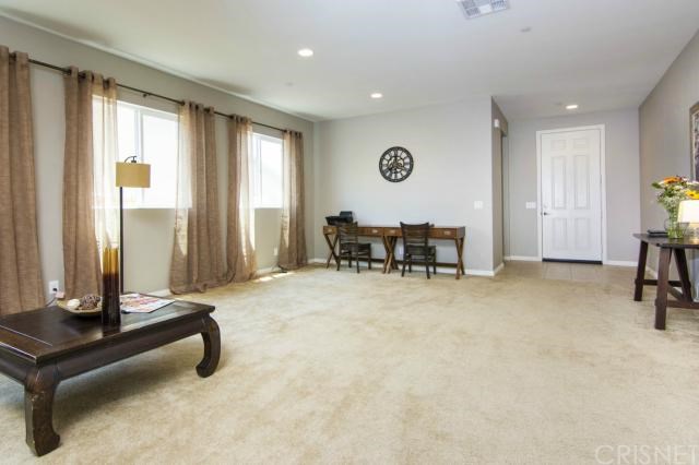 28010 Kenny Ln, Santa Clarita, CA 91350 photo 3