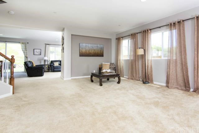 28010 Kenny Ln, Santa Clarita, CA 91350 photo 2