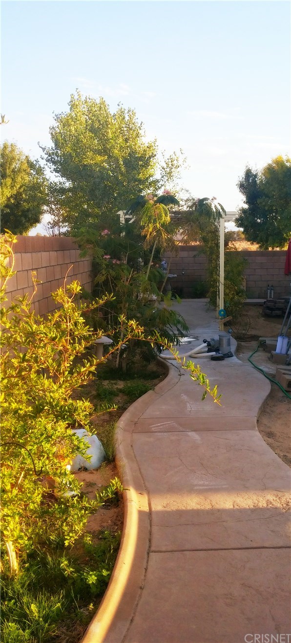 1843 Kettering, Lancaster, CA 93535 photo 4