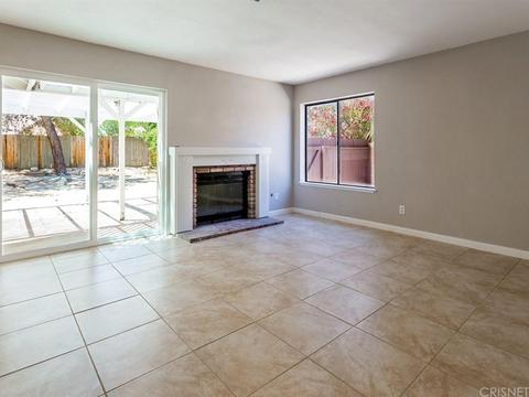 1546 E Kettering St, Lancaster, CA 93535 photo 2