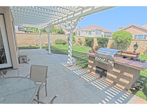 22952 Raintree Ln, Santa Clarita, CA 91390 photo 2