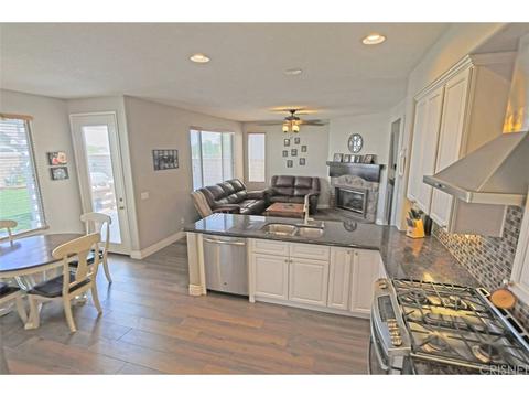 22952 Raintree Ln, Santa Clarita, CA 91390 photo 4