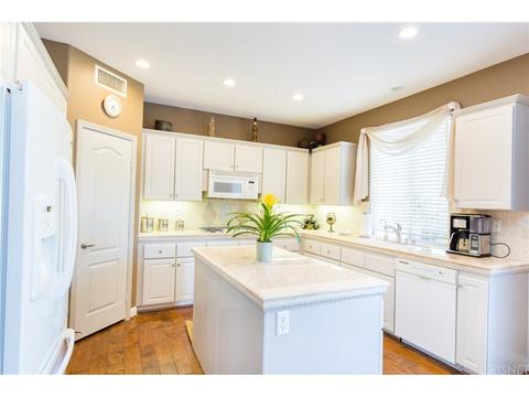 27815 Pine Crest Pl, Castaic, CA 91384 photo 11