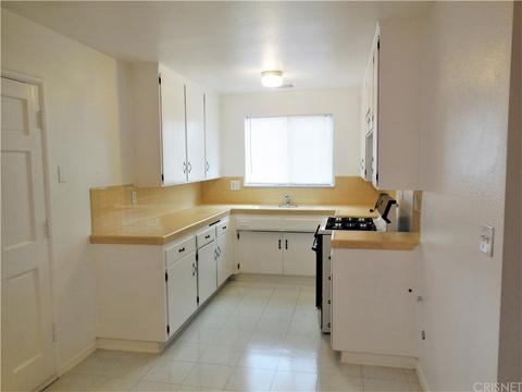 515 E Lingard St, Lancaster, CA 93535 photo 6