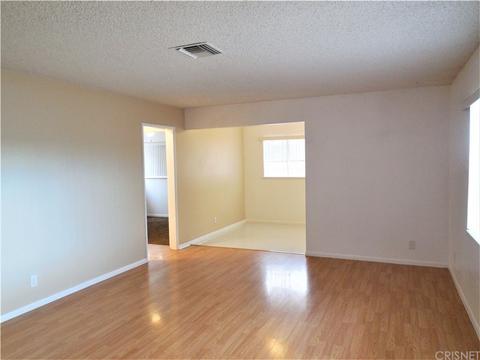 515 E Lingard St, Lancaster, CA 93535 photo 4