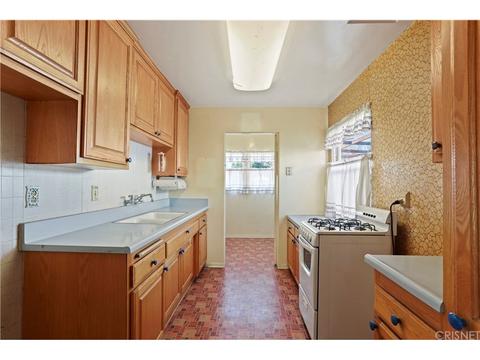 8006 Hesperia Ave, Reseda, CA 91335 photo 7