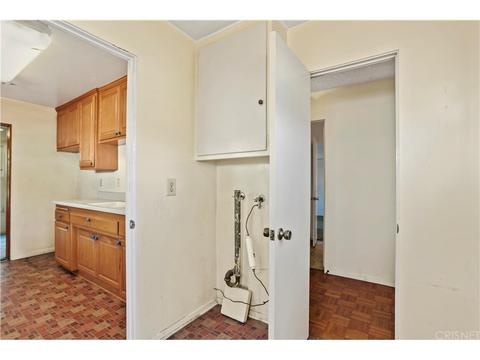 8006 Hesperia Ave, Reseda, CA 91335 photo 8