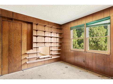 8006 Hesperia Ave, Reseda, CA 91335 photo 14
