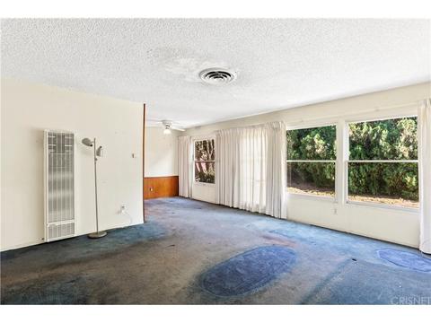 8006 Hesperia Ave, Reseda, CA 91335 photo 2