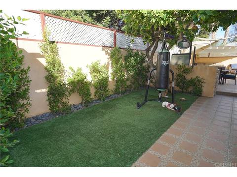 8108 Chimineas Ave, Reseda, CA 91335 photo 3