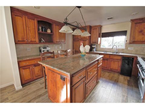 19143 Lull St, Reseda, CA 91335 photo 2