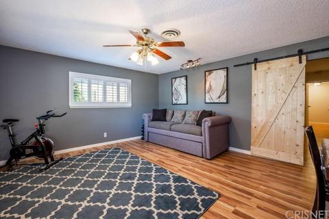 823 E Oldfield St, Lancaster, CA 93535 photo 3