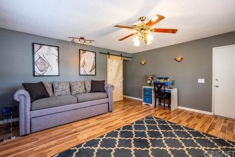 823 E Oldfield St, Lancaster, CA 93535 photo 4