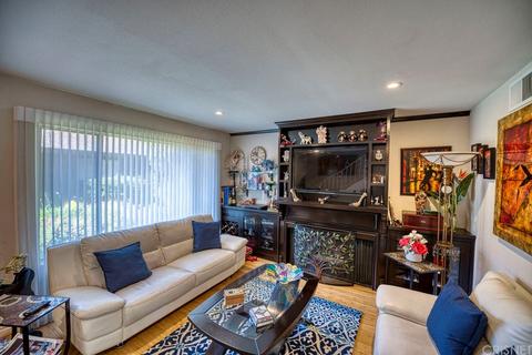 7540 Corbin Ave #6, Reseda, CA 91335 photo 4