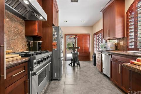 28364 Rodgers Dr, Saugus, CA 91350 photo 22