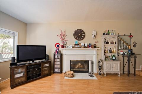 28627 Sugar Pine Way, Santa Clarita, CA 91390 photo 2