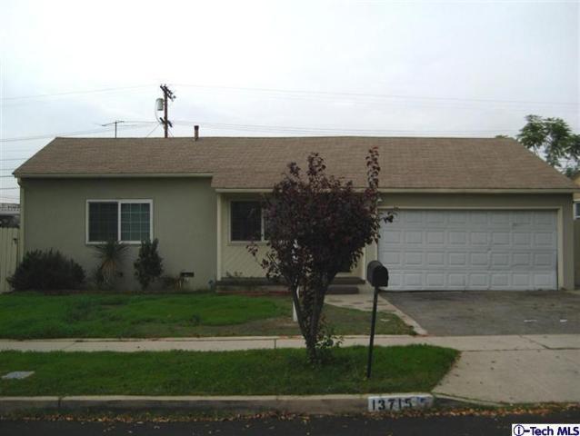 13715 Ottoman St, Arleta, CA 91331 photo 1