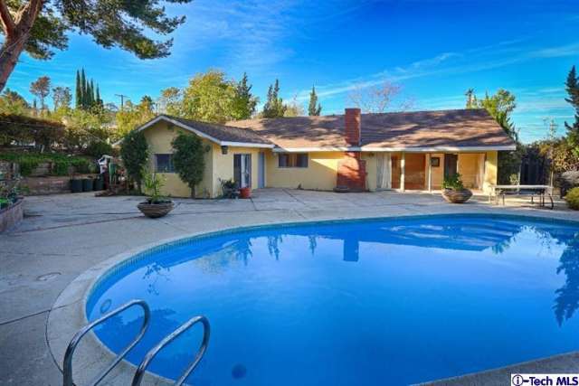 9424 Charrick Dr, Tujunga, CA 91042 photo 1