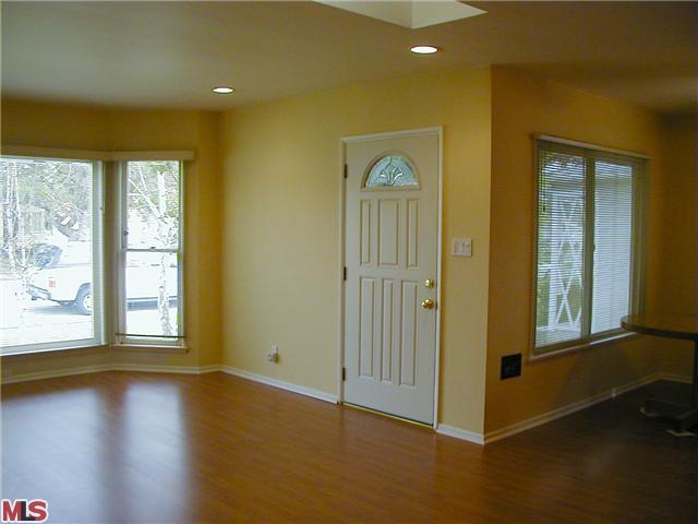 3865 Mclaughlin Ave, Los Angeles, CA 90066 photo 2