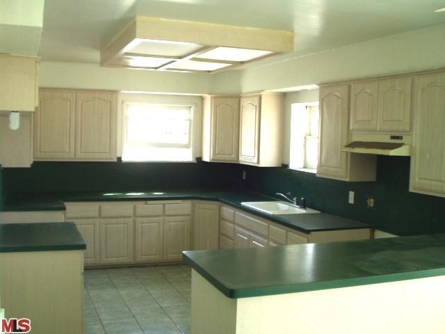 501 W Palmer St, Compton, CA 90220 photo 2