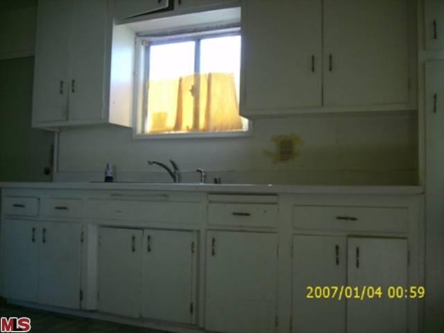 14038 Anderson St, Paramount, CA 90723 photo 2