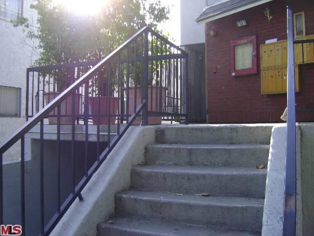 1717 Scott Rd #7, Burbank, CA 91504 photo 3