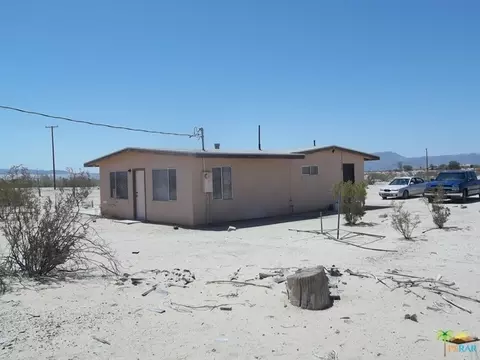 3919 Naborly Rd, Twentynine Palms, CA 92277 photo 3