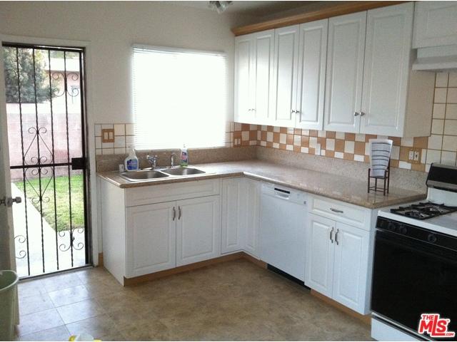 15233 S Mckinley Ave, Compton, CA 90220 photo 2
