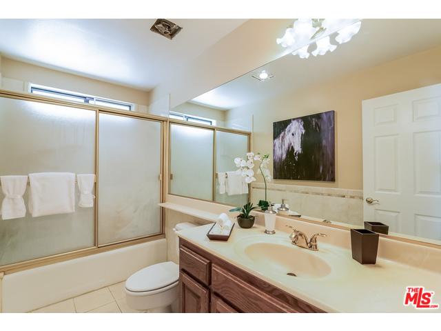 3423 Viewcrest Dr, Burbank, CA 91504 photo 32