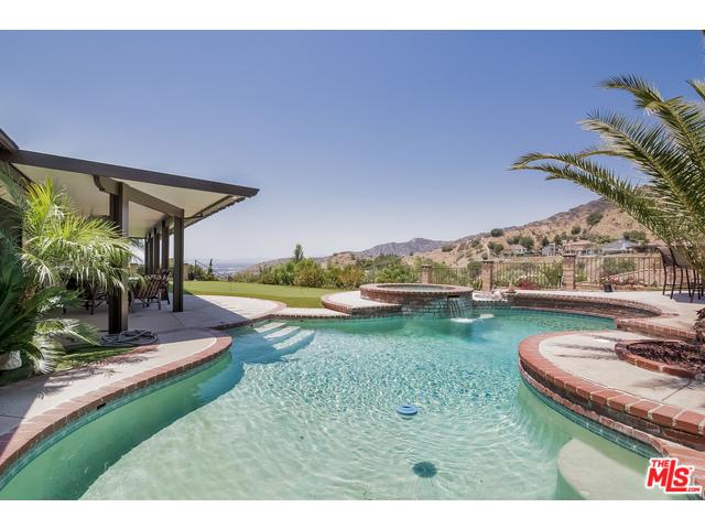 3423 Viewcrest Dr, Burbank, CA 91504 photo 4