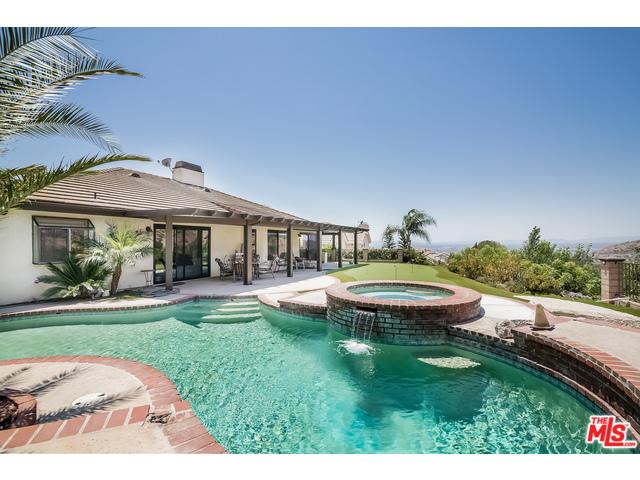 3423 Viewcrest Dr, Burbank, CA 91504 photo 2