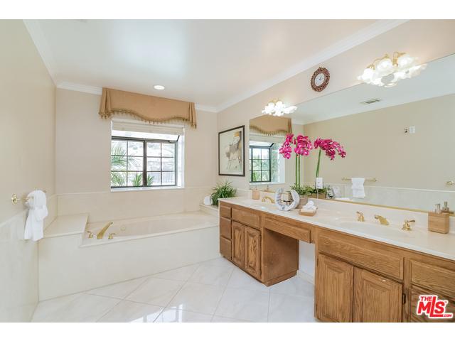 3423 Viewcrest Dr, Burbank, CA 91504 photo 25