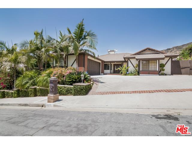 3423 Viewcrest Dr, Burbank, CA 91504 photo 3