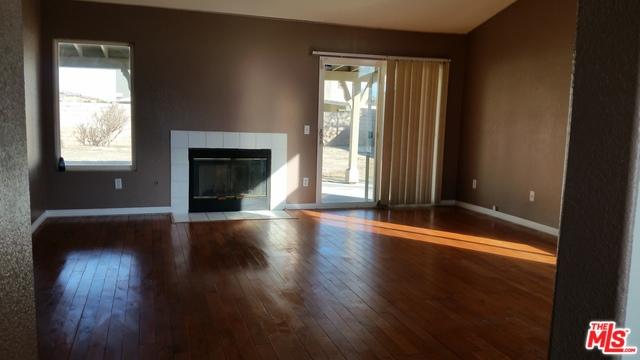 37052 57th St, Palmdale, CA 93552 photo 3