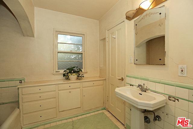 10327 Rossbury Pl, Los Angeles, CA 90064 photo 17