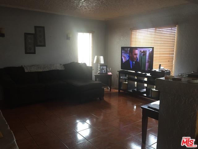 911 N Acacia Ave, Compton, CA 90220 photo 2