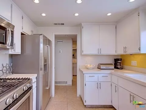 2550 Miramonte Cir, Palm Springs, CA 92264 photo 3
