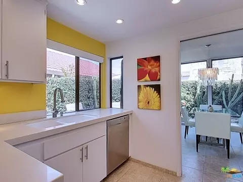 2550 Miramonte Cir, Palm Springs, CA 92264 photo 4
