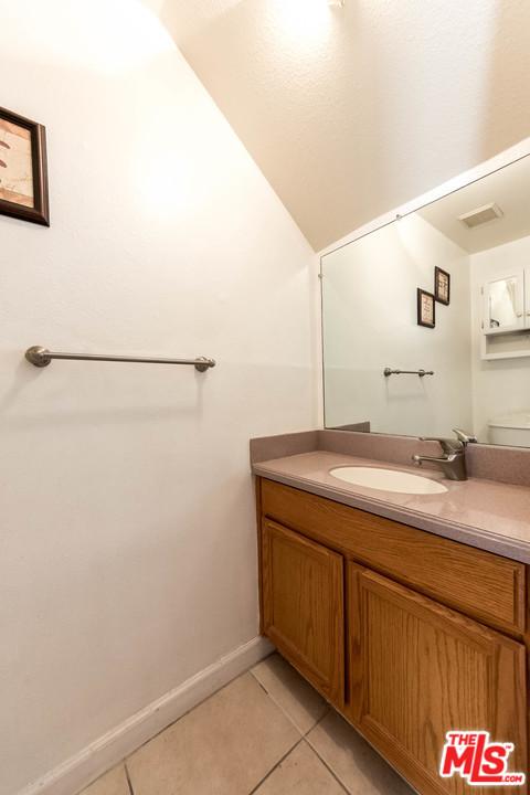 535 E Cedar Ave #E, Burbank, CA 91501 photo 17