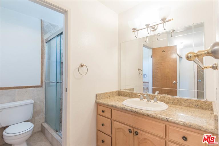 535 E Cedar Ave #E, Burbank, CA 91501 photo 37