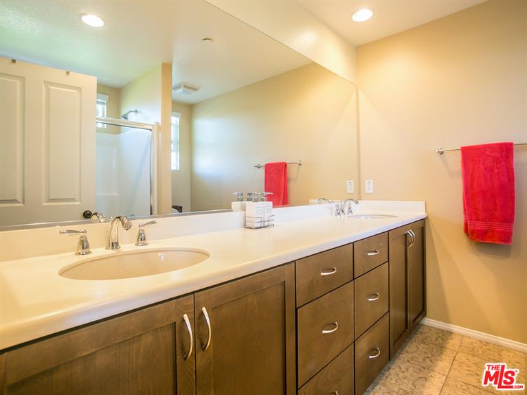 9610 Cherry Hill St, Pacoima, CA 91331 photo 12