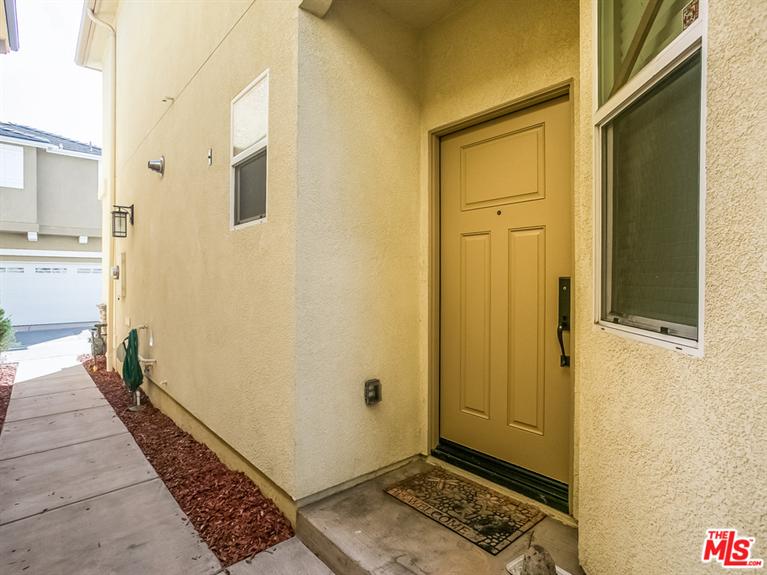 9610 Cherry Hill St, Pacoima, CA 91331 photo 2
