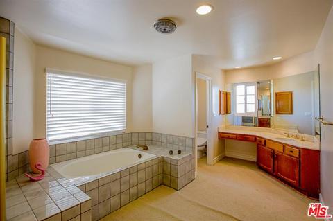 2460 Flintridge Dr, Glendale, CA 91206 photo 14