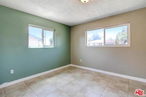 27197 Crest St, Highland, CA 92346 photo 10