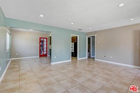 27197 Crest St, Highland, CA 92346 photo 6