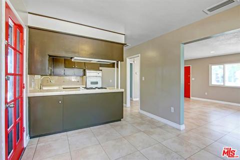 27197 Crest St, Highland, CA 92346 photo 9