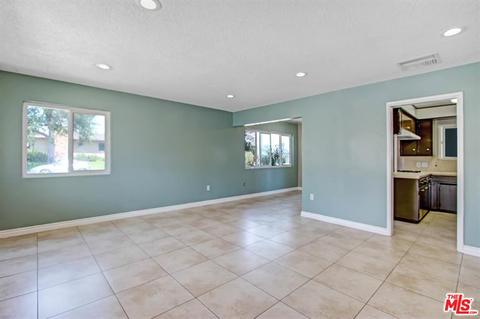 27197 Crest St, Highland, CA 92346 photo 7