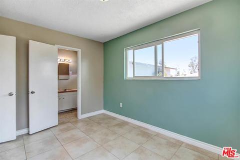 27197 Crest St, Highland, CA 92346 photo 11