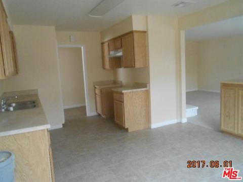 44503 2nd St, Lancaster, CA 93535 photo 2